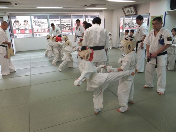 神奈川東横浜支部昇級者(2014年2月3日、9日) | NPO法人全世界空手道